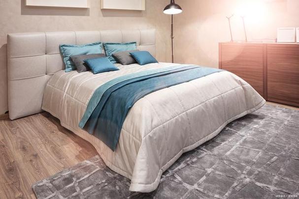 水星家纺是一家专业从事床上用品研发,设计和销售的品牌,其床上用品四